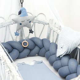 Paracolpi per letto intrecciato blu lavorato a maglia