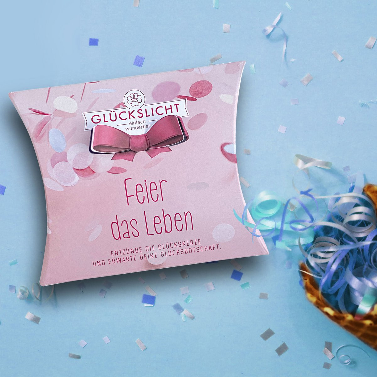 Glad lys / I gaveæsken med en udskåret sløjfe 🎀 / Følelser / Fejr livet