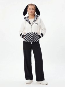 Urban Pullover – with a Silk-Like Touch with Modern Aesthetics