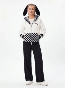 Urban Pullover – with a Silk-Like Touch with Modern Aesthetics