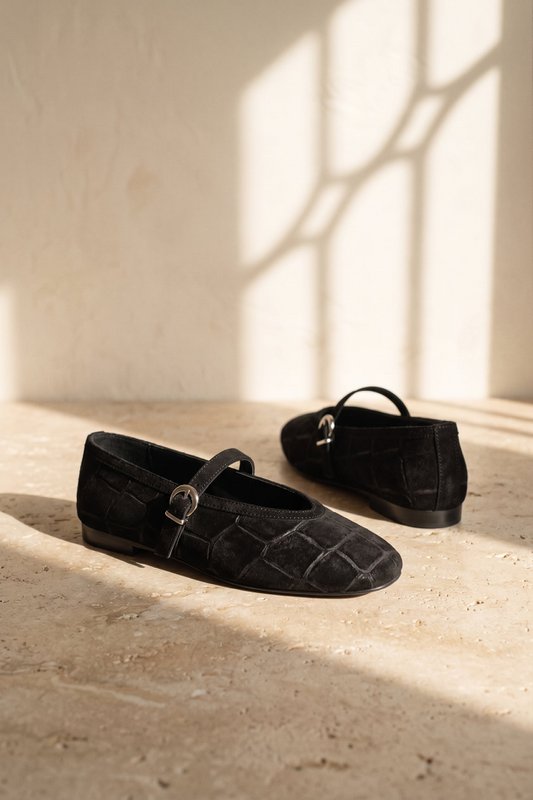 ALLI ZWART – Mary Janes van suède met croco-effect