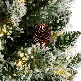 Kunstigt juletræ oplyst af Vandans Groen