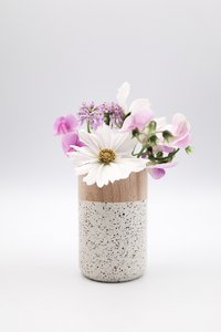 Kleine houten bloemenvaas - wit gespikkeld