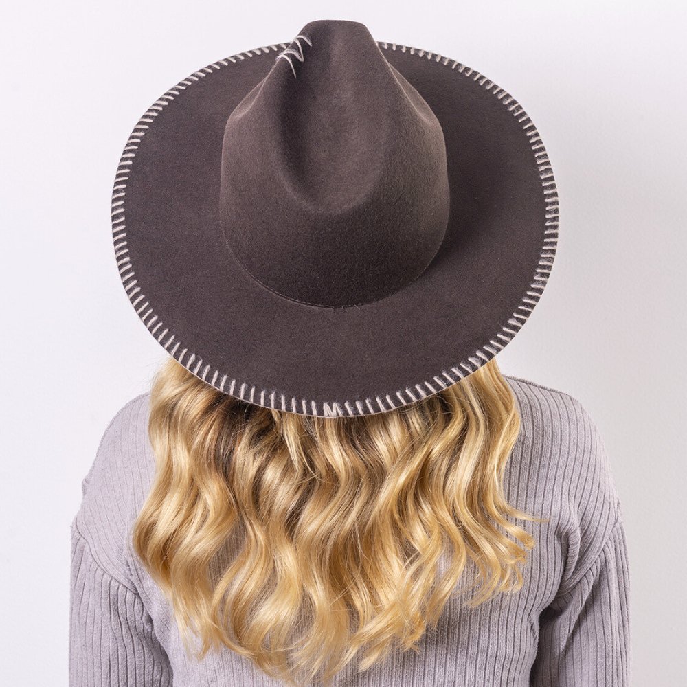 CAPPELLO IN FELTRO A TENDA LARGA - uncinetto