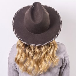 CAPPELLO IN FELTRO A TENDA LARGA - uncinetto