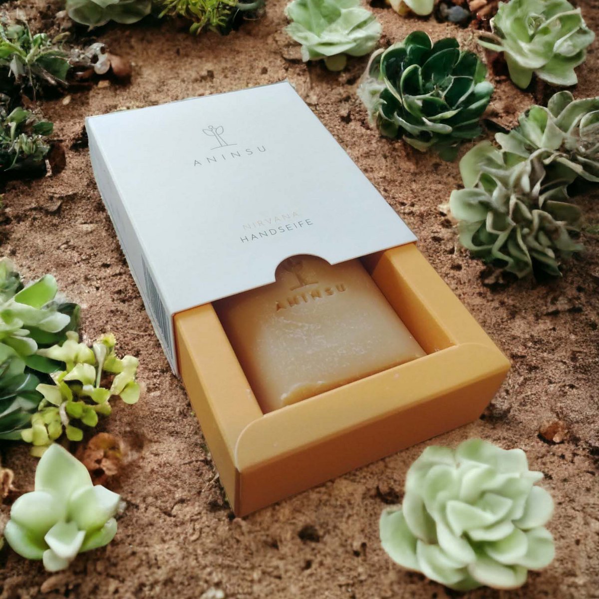 Savon pour les mains Nirvana par Aninsu | cosmétiques naturels certifiés | végétalien sans plastique fait à la main | aux huiles biologiques | Entretien de nettoyage | parfum unique | au curcuma et à l'argousier | 80g