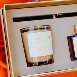 Frosty Nights Leather Feel Gift Pack: Duftlys og duftpinde