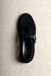 CARROLL BLACK SUEDE – Ballerinas aus perforiertem Wildleder mit Schnalle