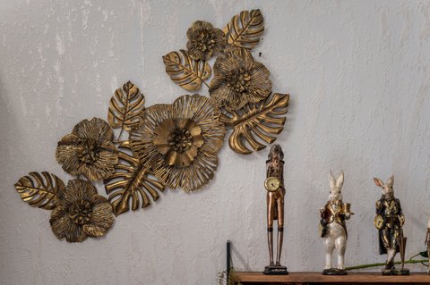 Fries aus Blättern und Blüten aus goldfarbenem Metall, 110 x 47 cm