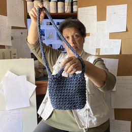 "Voukola cotton" hæklet crossbody-taske med vandtæt pose denimblå