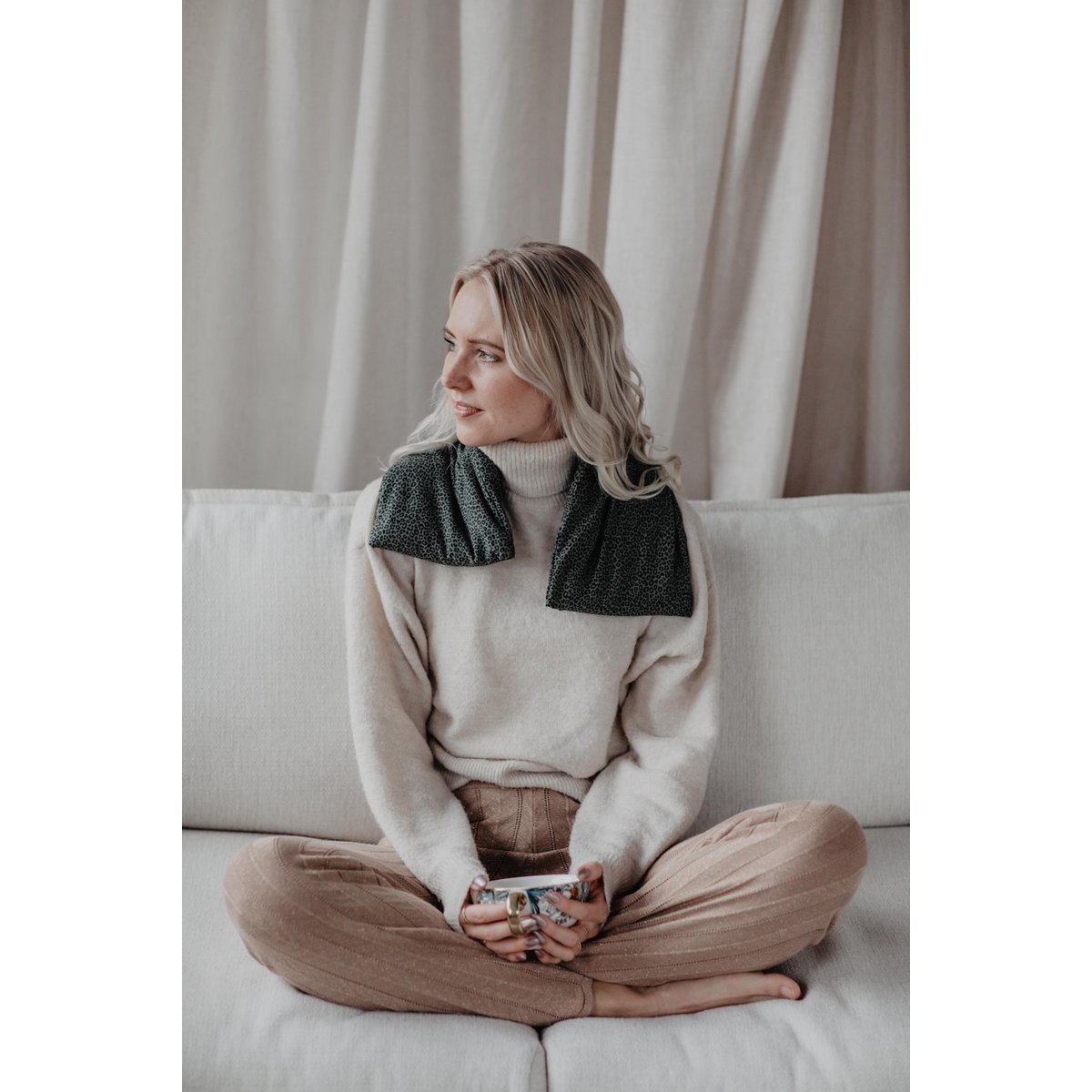 Ocieplany szalik w panterkę, kolor khaki, zielony | 70 cm | organiczne siemię lniane