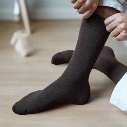 KLUE Socken aus Merinowolle, einfarbig | Braun