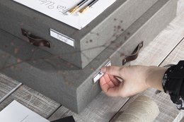 Steel label holder with horizontal orientation, suitable for office organization.