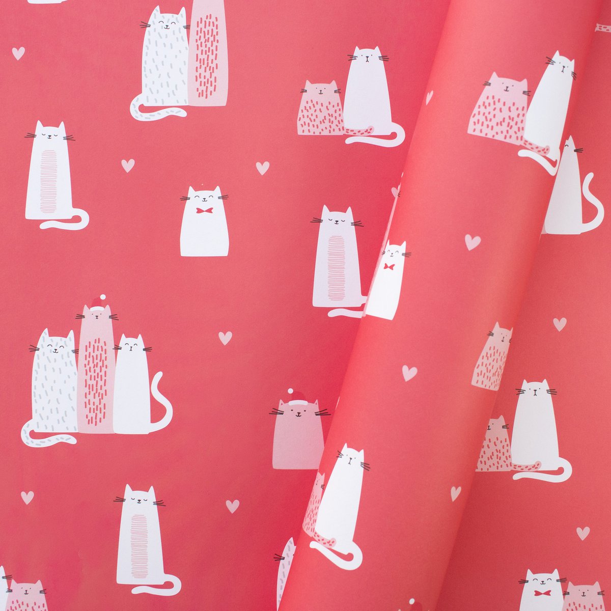 Świąteczny papier do pakowania z kotami „Christmas Cats” w kolorze czerwonym