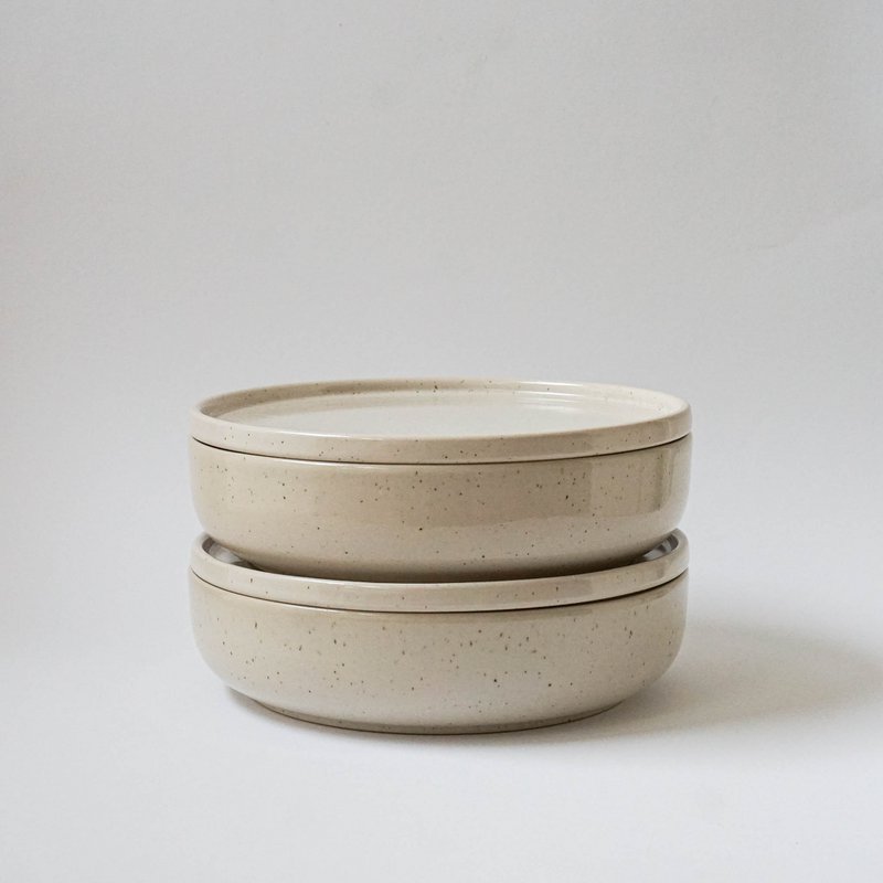 Bowl 22 cm with lid/plate Hollyhock - sand & speckles - 1,000 ml
