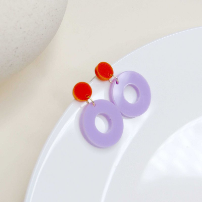 Colorblock Circle stud earrings in orange and lilac