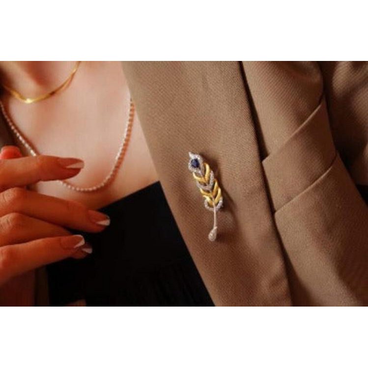 Broche de zafiro con esplendor emplumado