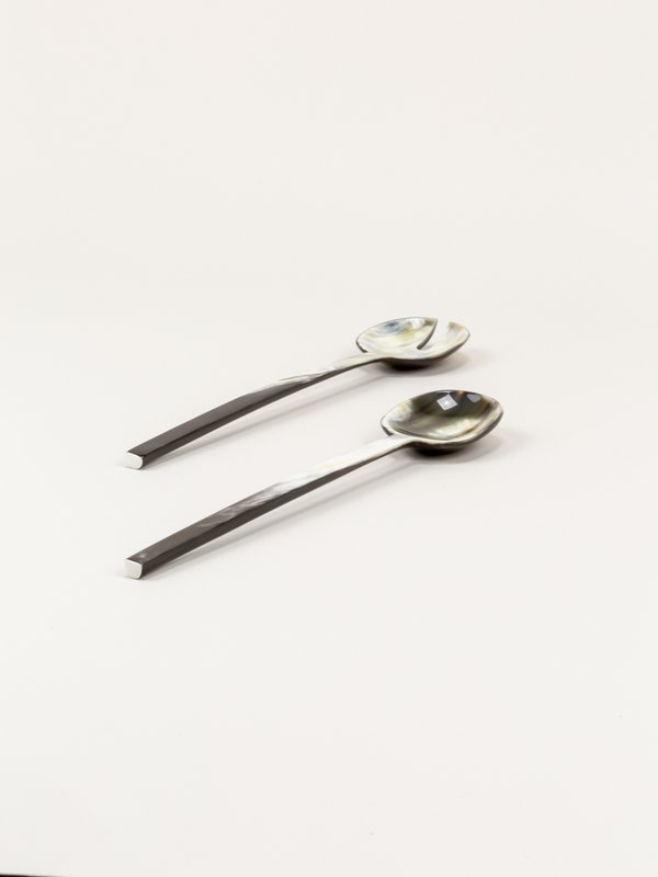 Baguette marbled black horn small salad server
