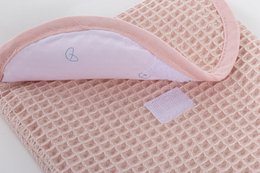 Diaper and baby wipes organizer bag, 100% cotton embossed fabric, quick velcro closure, practical and elegant.
