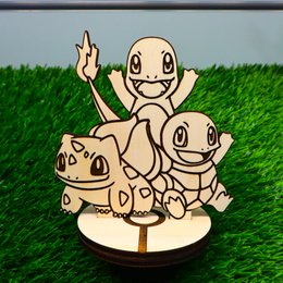 Farbige Holzstatue von Pokémon, Charmander, Bulbasaur und Squirtle, Geek -Geschenk, Nerd Room Housewarming