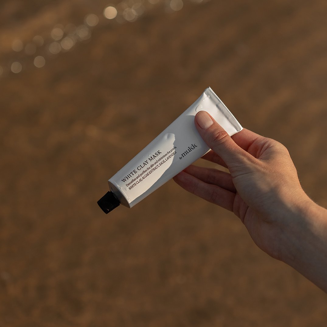 White Clay Mask Eine tiefenreinigende Gesichtsmaske mit erdigem Kaolin.