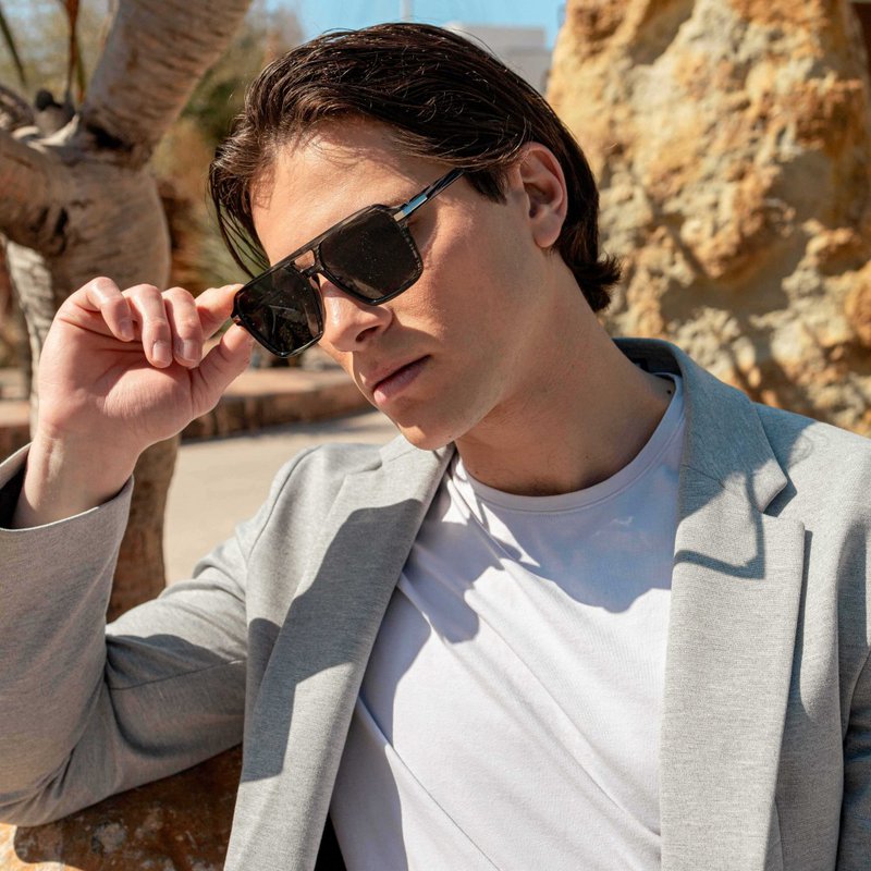 Grey Transparent Square Sunglasses with Dark Lenses – UV400 | Modern Unisex Eyewear