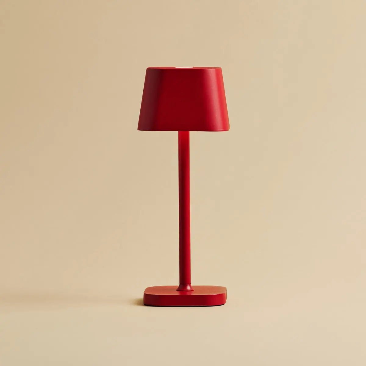 Lampe de table rechargeable rouge Ava Berry