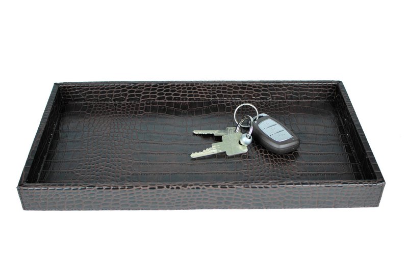 Servir le plateau rectangulaire en cuir synthétique kroko brun foncé