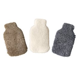 Cozy sheepskin hot water bottle cover in 2 colors - Bruin and Wit. Made of soft, warm lambskin material to keep you comfortable.