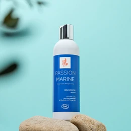 Relaxing shower gel with mandarin and orange essential oils, 250ml. Gentle cleansing formula with natural ingredients for a refreshing bathing experience.