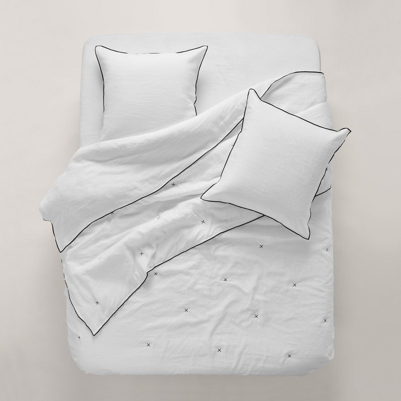 CARLINA pure white and black bumble bee quilted bedspread