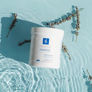SEA BATH WITH GUERANDE SALT WITH MARINE ALGAE AND LAVENDER AND PETIT GRAIN ESSENTIAL OILS 200G