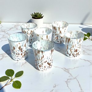 6 weiße Aventurina-Likörgläser aus mundgeblasenem und handgefertigtem Glas mit Murano-Murrin, Linie „I Colori di Murano“, 140 ml. Hergestellt in Italien
