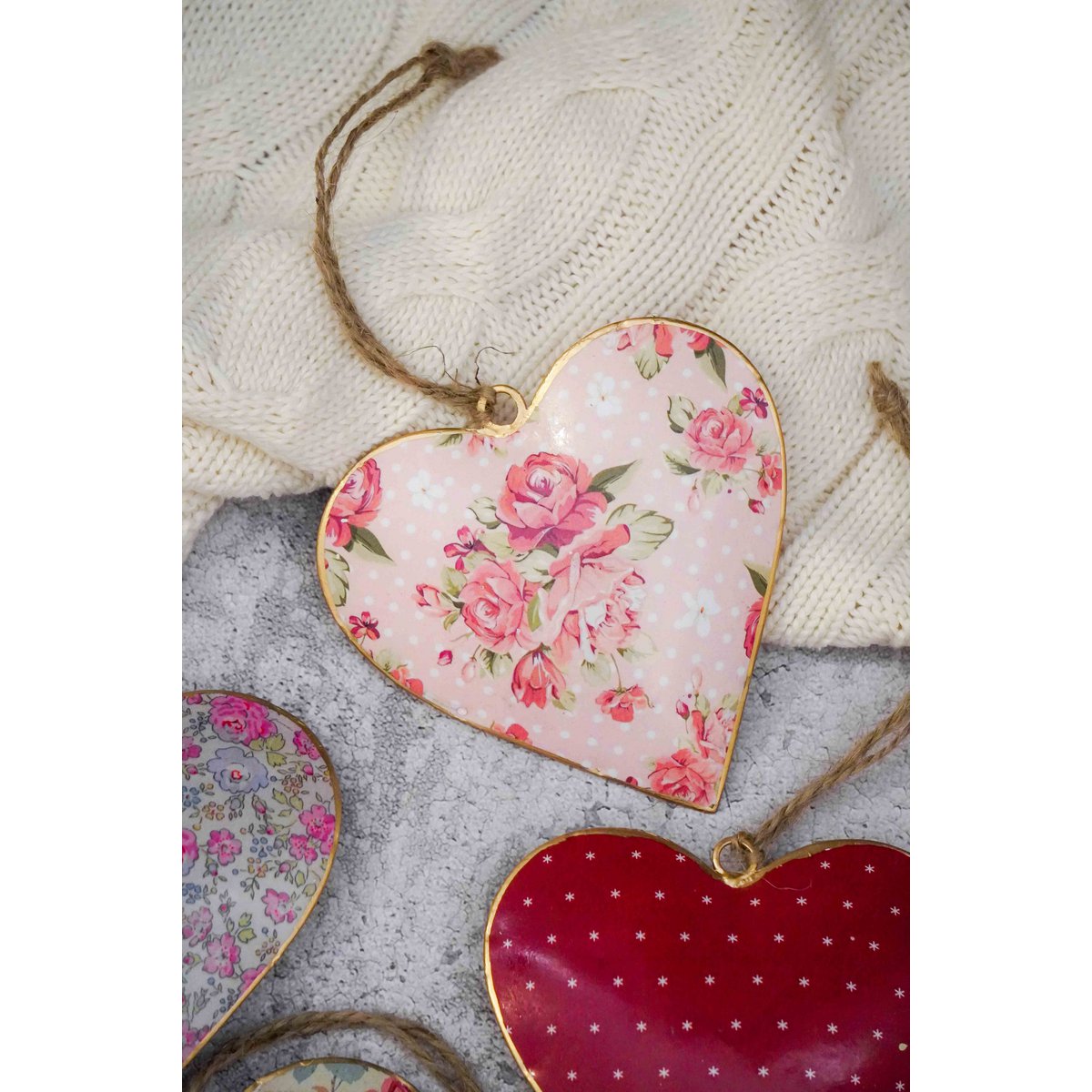 Hanging metal heart Roses and dots 10 cm Isabelle Rose