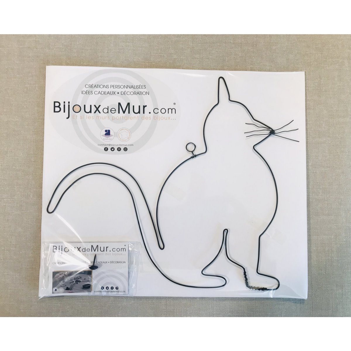 Wire Wall Decoration - Sitting Cat Silhouette - to pin on a wall - Wall Jewelry