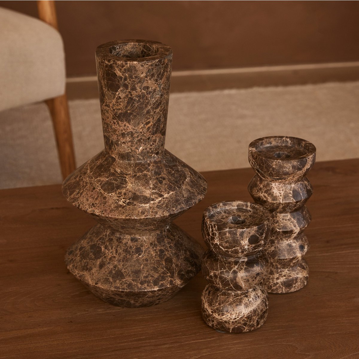 Yubí kaarshouder bruin marmer H15cm