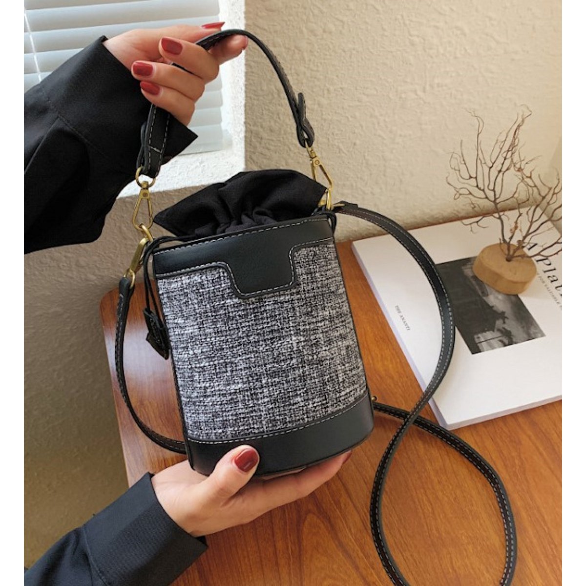 AnBeck Small Bucket Crossbody-håndtaske (2 farvemuligheder)