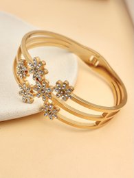 Bracelet jonc doré en acier inoxydable avec fleurs strassées