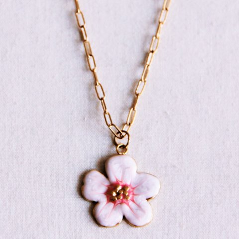 D-chain necklace with light pink flower