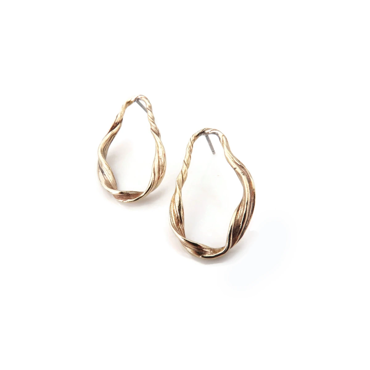 Aretes de bronce orgánico – Diseño escultórico