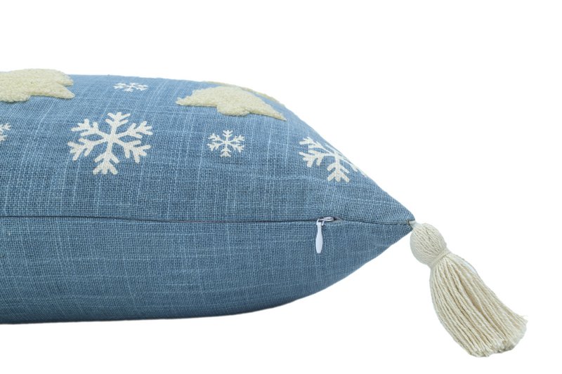 Blauwe Kerstbomen & Sneeuw – Kussenhoes / Kussenhoes – Kerst 45×45 cm – Urbane Hide