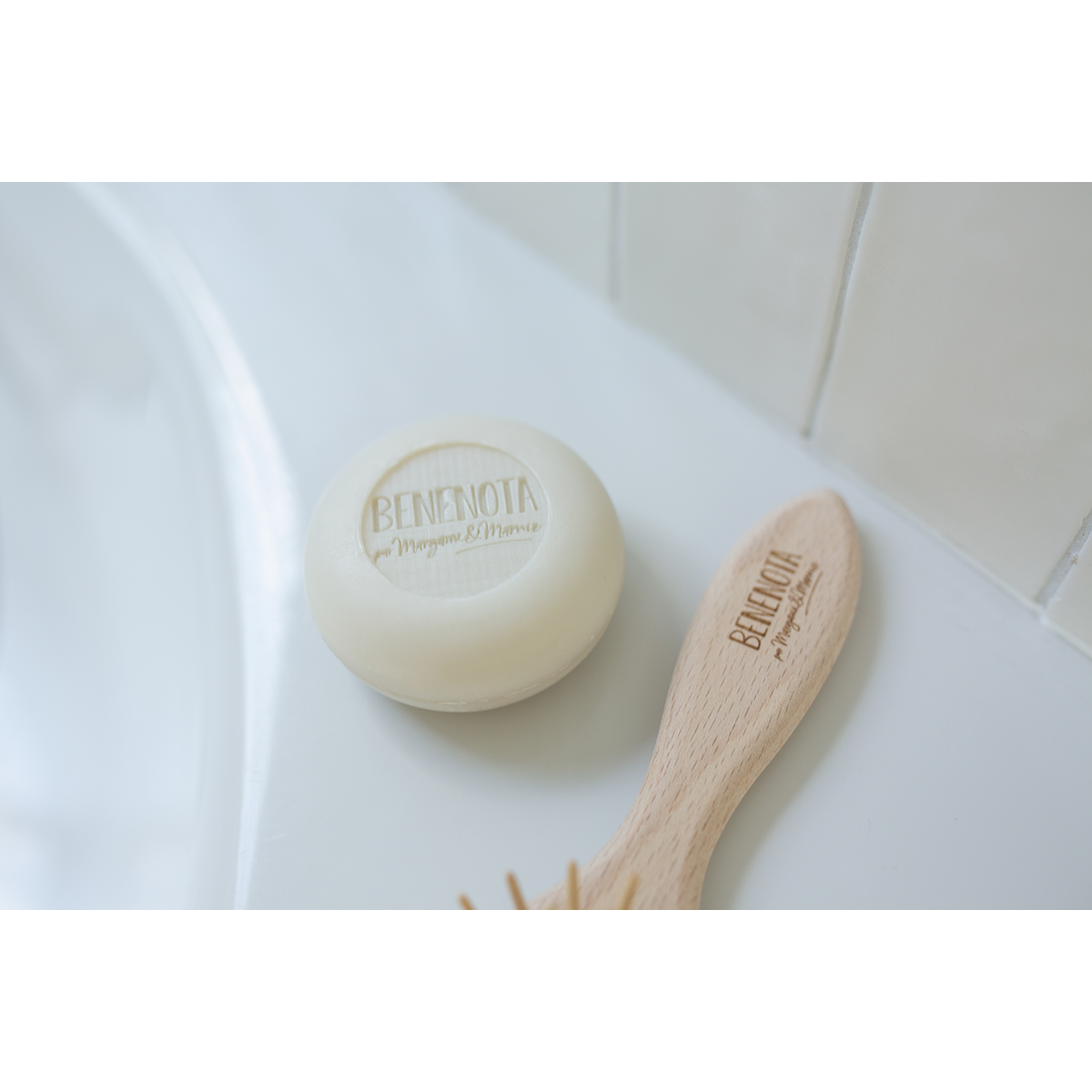 Solid moisturizing shampoo with argan oil