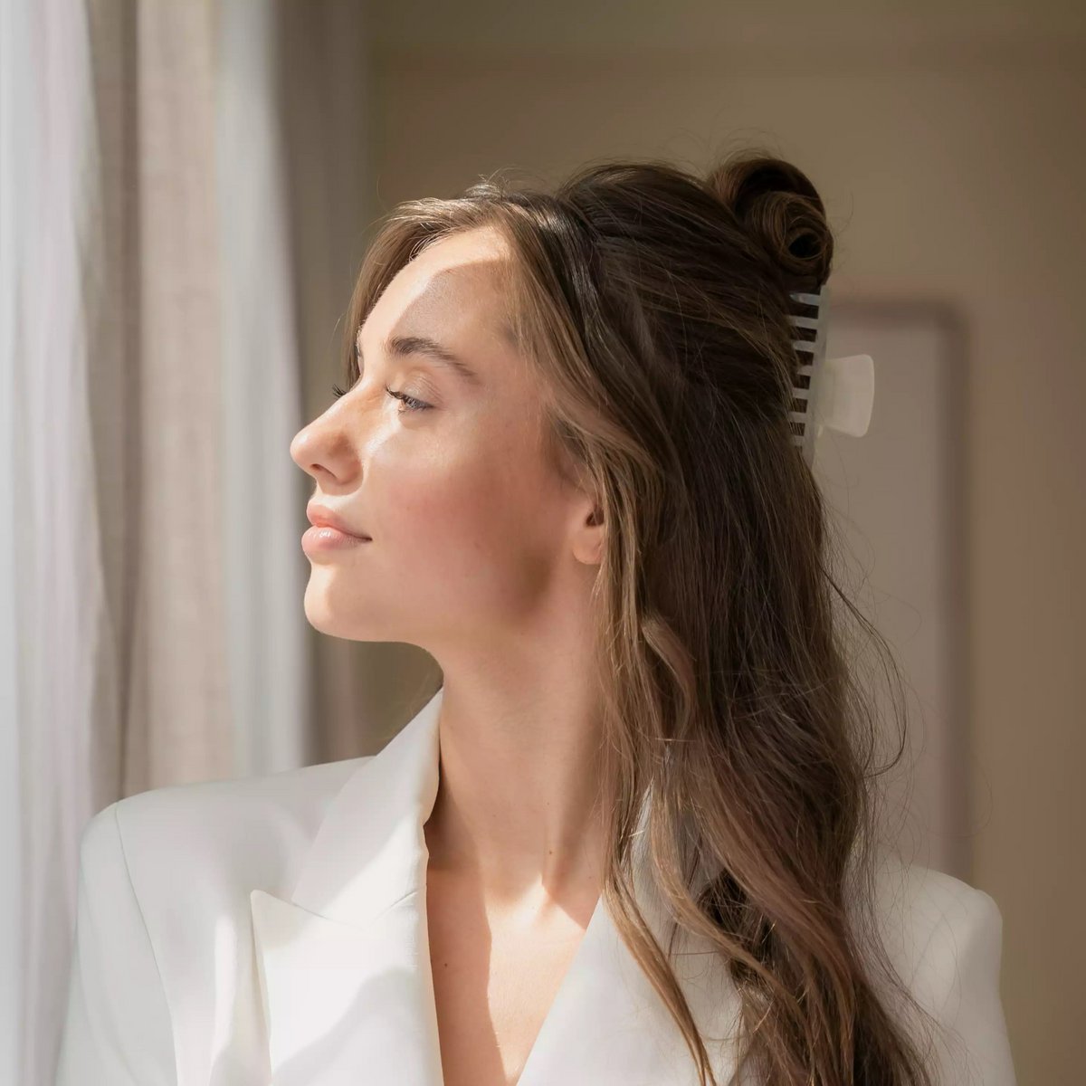 Charming Hair Claw Clip – Beige