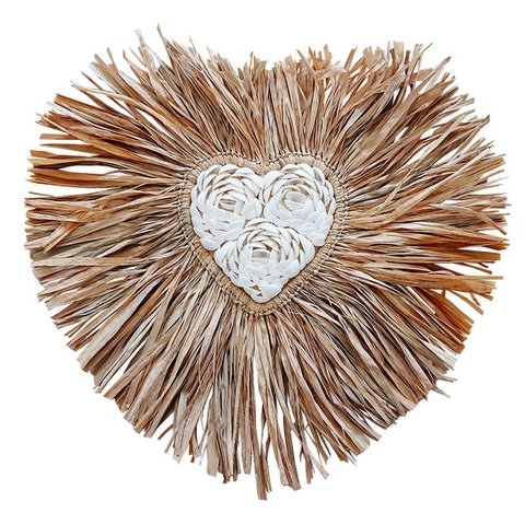 Heart in raffia and shells