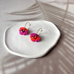 Secret Shell – Muschelohrringe in Orange, Fuchsia und Gold