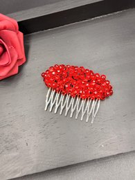 Peineta de cristal rojo carmín con pedrería para looks de novia