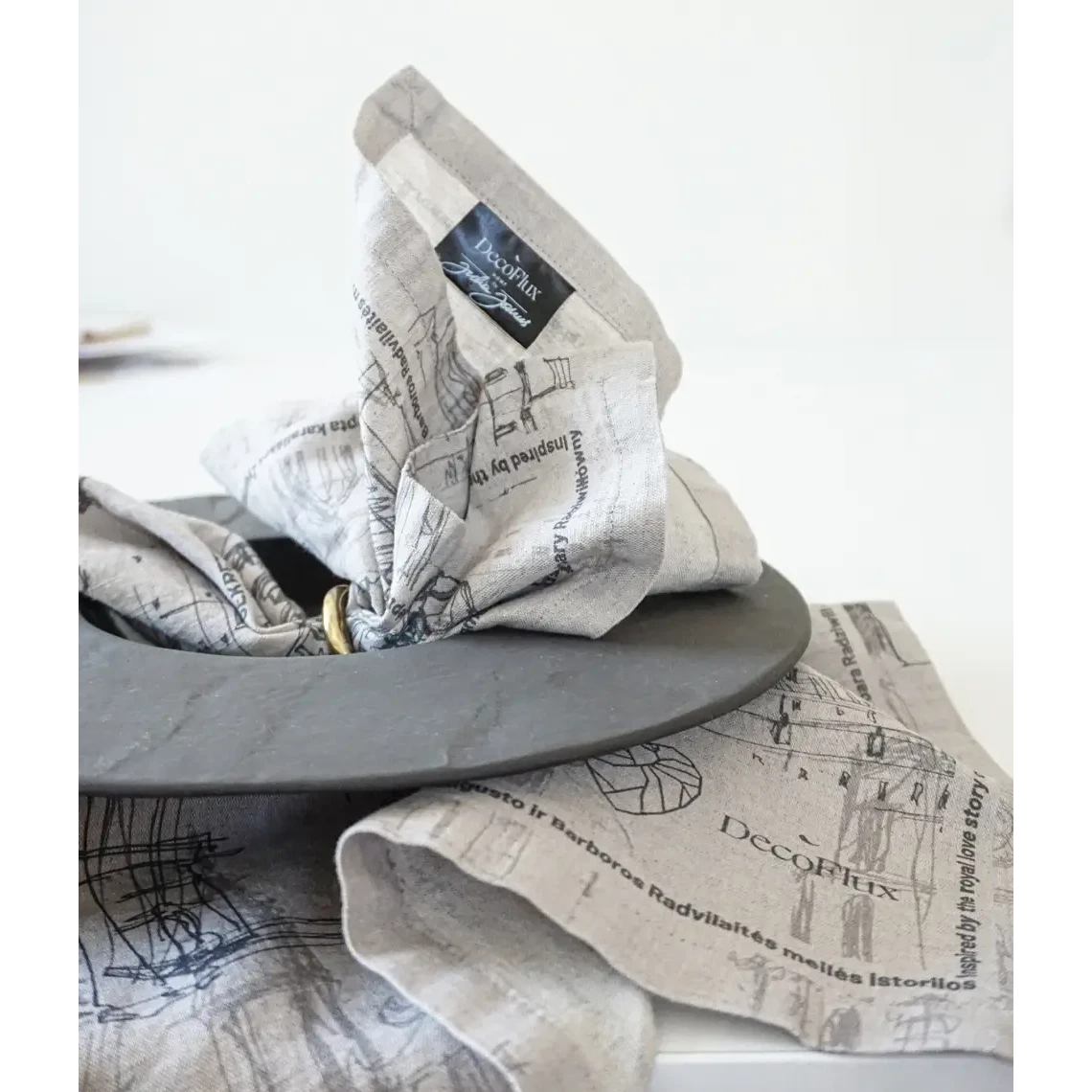 Servilleta de lino Secret Love Story of Royal Vilnius Gris