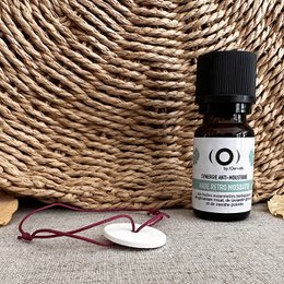  Mosquito repellent kit with essential oils and olfactory bracelet. Contains natural ingredients to help repel mosquitoes.