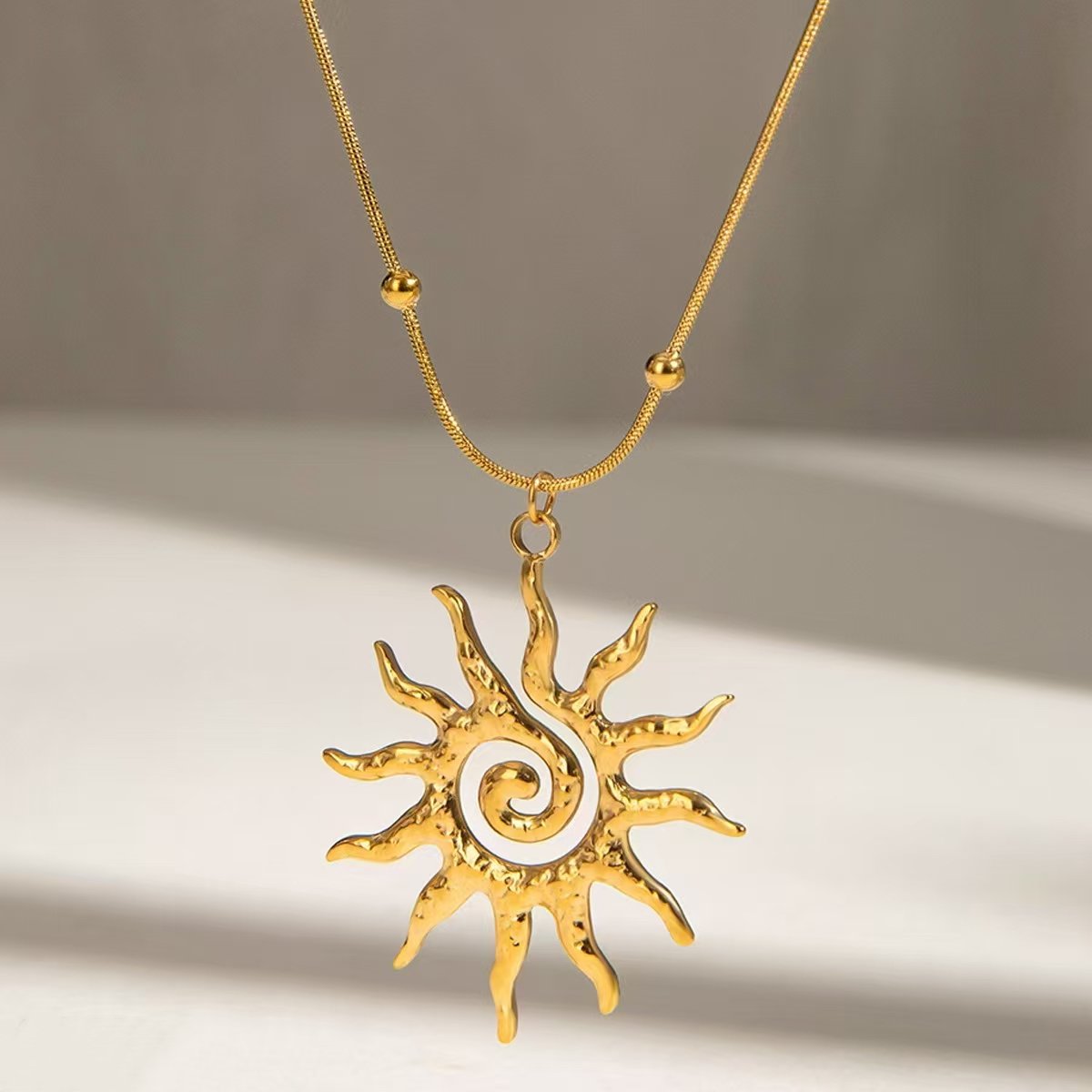 Collier Soleil Doré Texturé