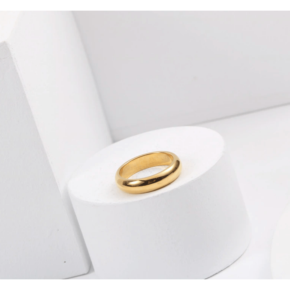 Sylvia - Einfaches konkaves Goldband